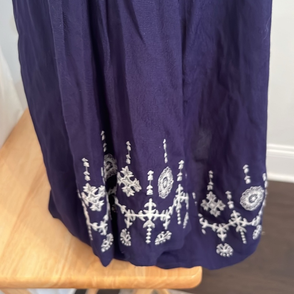 Forever 21 embroidery, long sleeve blouse - Picture 3 of 5